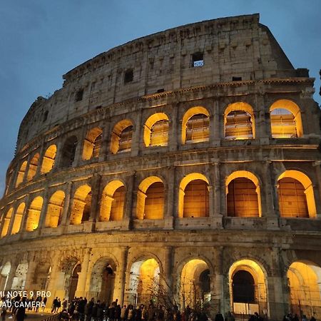 Luminoso Appartamento In Centro Storico Рим Екстериор снимка